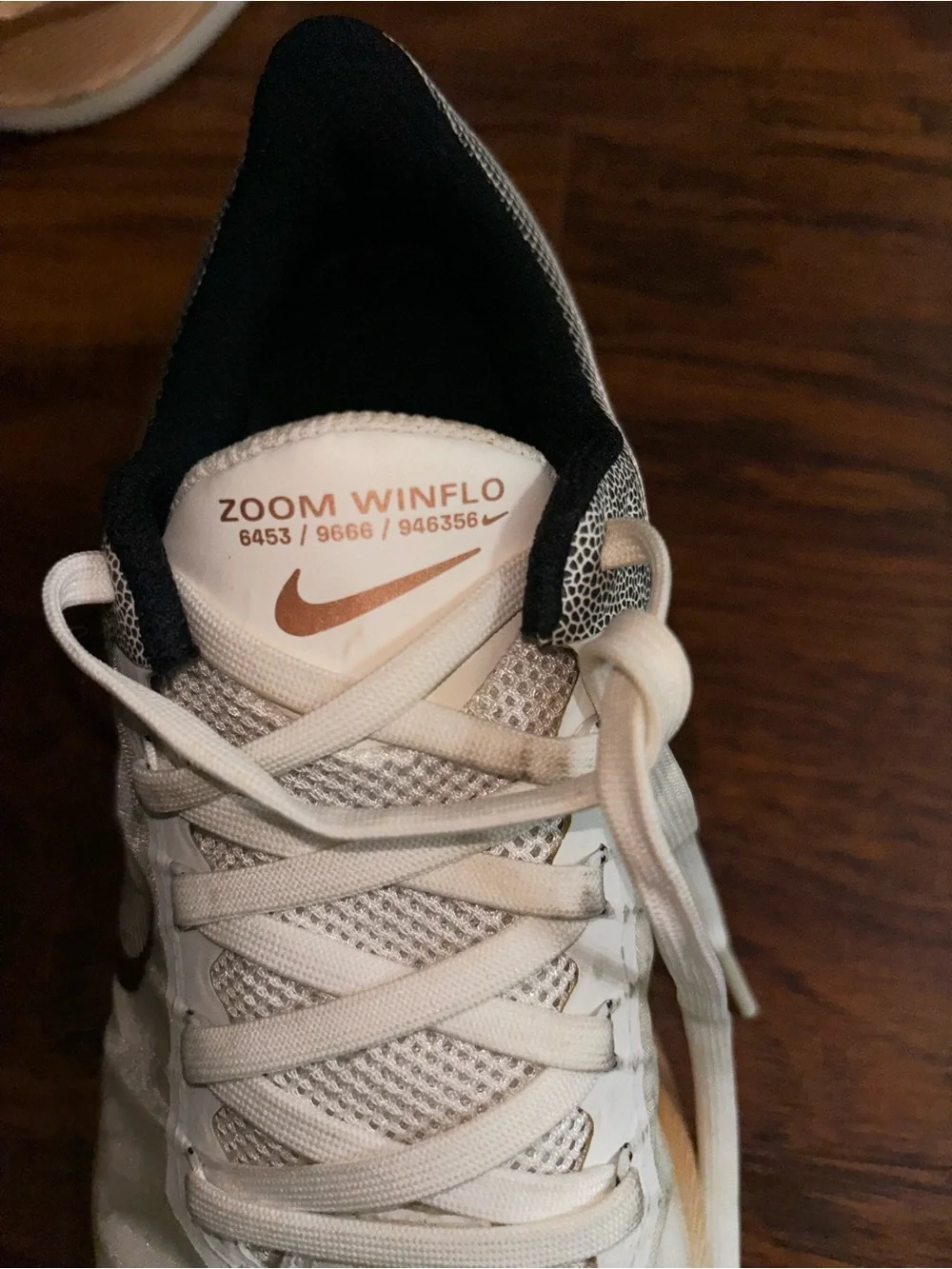 Nike Air Zoom Winflo 8 Premium Running Shoes Sail Metallic Copper Coin Sneakers